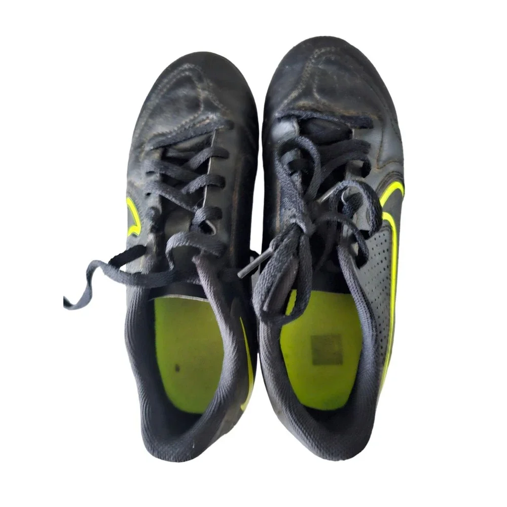 -Boys Nike Tiempo Soccer Cleats Sz 3.5‎